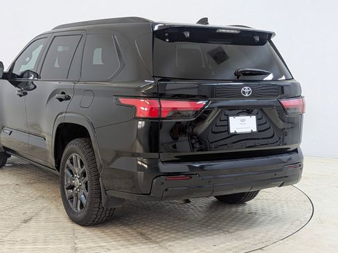 Used 2023 Toyota Sequoia Platinum image 3