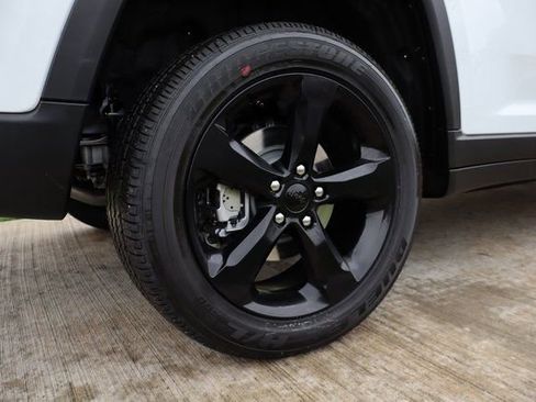 New 2025 Jeep Grand Cherokee Altitude image 31