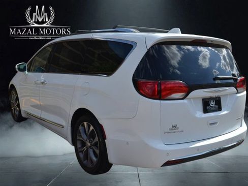 Used 2017 Chrysler Pacifica Limited FWD image 10