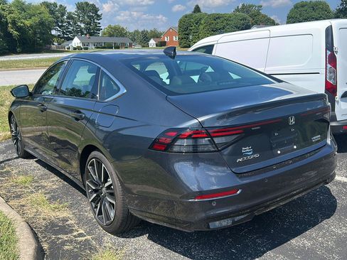 Used 2023 Honda Accord Touring image 3