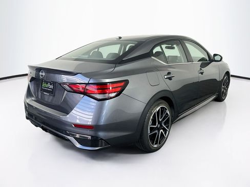 Used 2025 Nissan Sentra SR FWD image 9