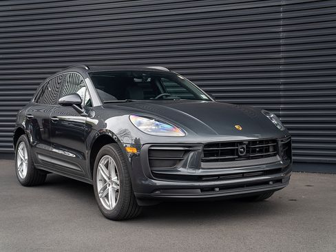 Certified 2026 Porsche Macan AWD/4WD image 26