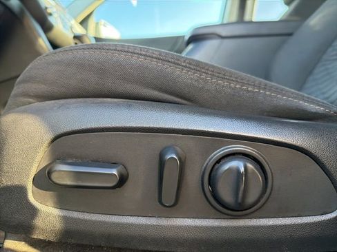 Used 2019 Chevrolet Equinox LT image 16