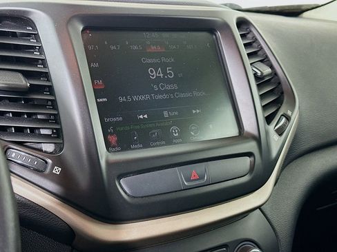 Used 2016 Jeep Cherokee Latitude w/ Cold Weather Group image 19