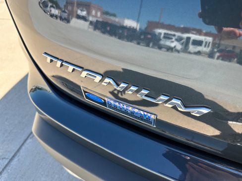 Used 2024 Ford Edge Titanium w/ Class II Trailer Tow Package AWD/4WD image 37