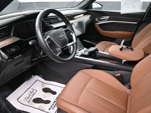 Used 2022 Audi e-tron Premium Plus w/ Premium Plus Package image 23