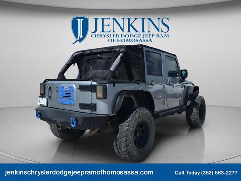 Used 2017 Jeep Wrangler Unlimited Sahara AWD/4WD image 4