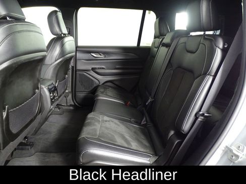 Used 2023 Jeep Grand Cherokee L Laredo image 11