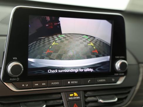 Used 2024 Nissan Altima 2.5 SV image 17