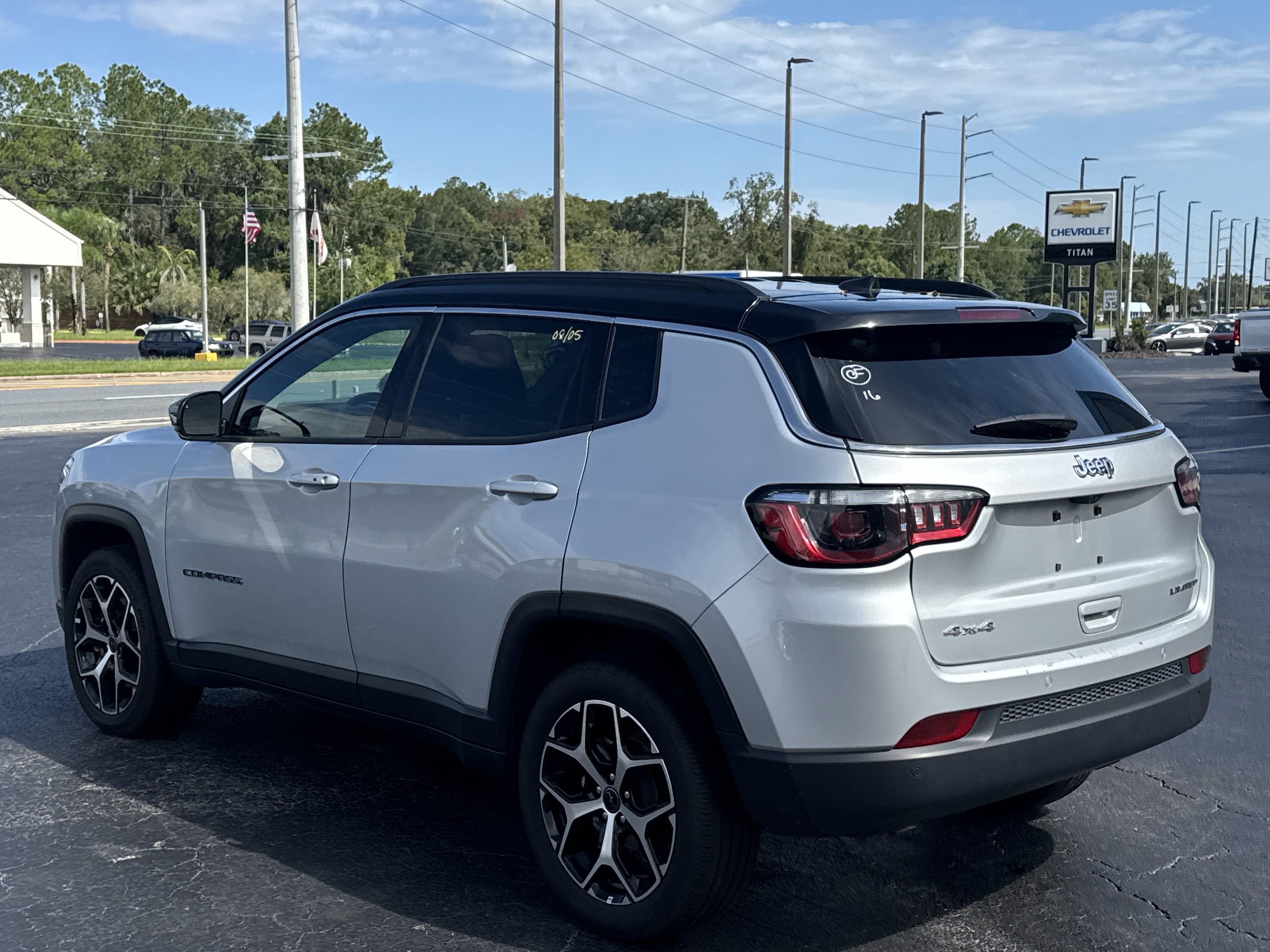 Used 2025 Jeep Compass Limited AWD/4WD image 8