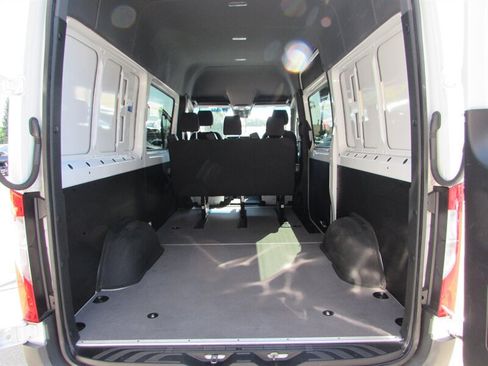 Used 2023 Mercedes-Benz Sprinter 2500 image 21