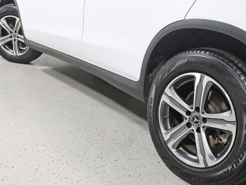 Used 2019 Mercedes-Benz GLC 300 4MATIC image 13