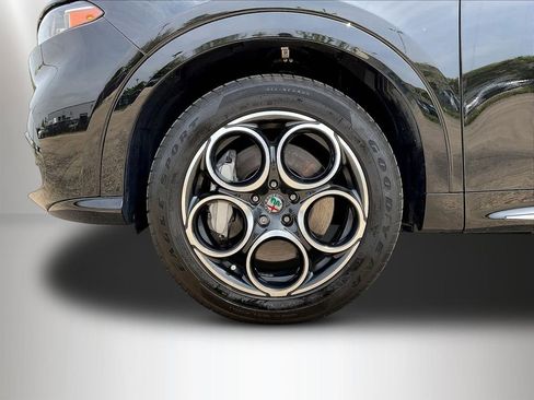 Used 2024 Alfa Romeo Tonale Ti AWD/4WD image 32