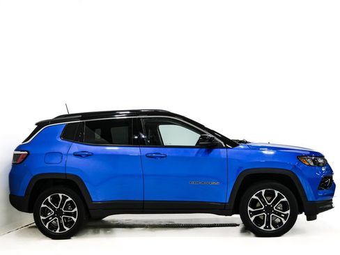 Used 2022 Jeep Compass Limited w/ Sun and Sound Group AWD/4WD image 5