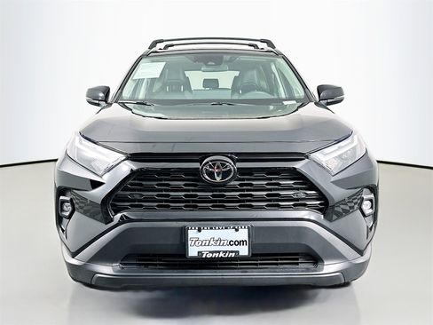 Used 2023 Toyota RAV4 XLE Premium image 2