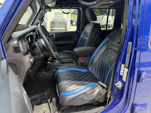 Used 2018 Jeep Wrangler Unlimited Sahara AWD/4WD image 13