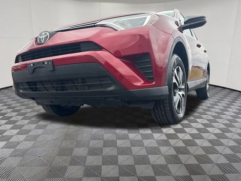 Used 2018 Toyota RAV4 LE image 9