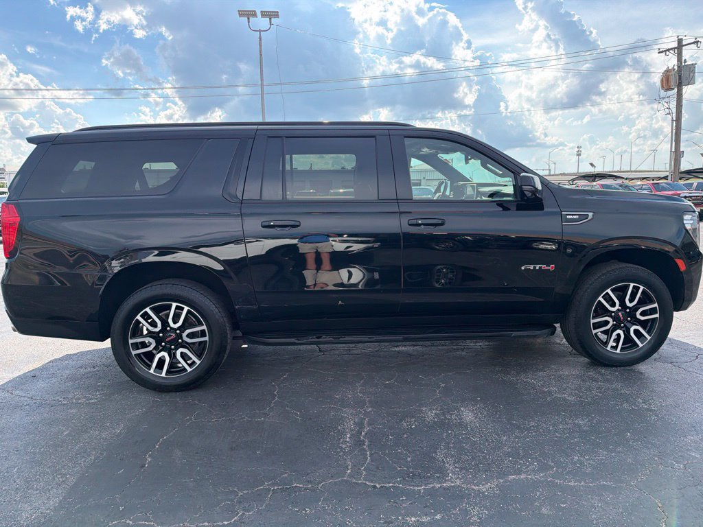 Used 2024 GMC Yukon XL AT4 w/ Technology Package AWD/4WD image 7