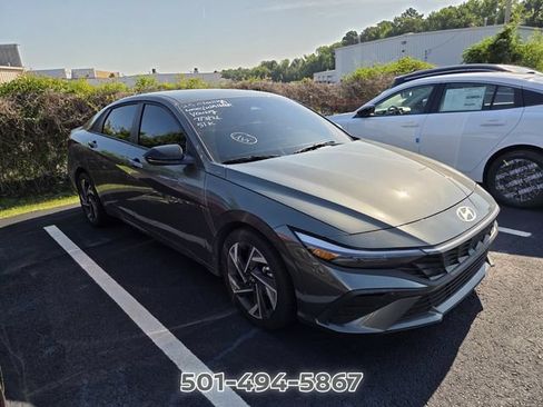 Used 2025 Hyundai Elantra Sport FWD image 3