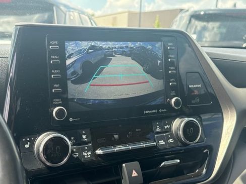 Used 2021 Toyota Highlander XLE AWD/4WD image 20