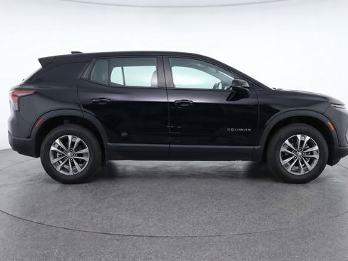 Used 2025 Chevrolet Equinox LT FWD image 11