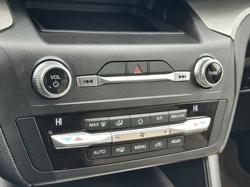 Used 2020 Ford Explorer XLT image 16