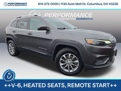 Used 2019 Jeep Cherokee Latitude Plus w/ Cold Weather Group AWD/4WD image 1