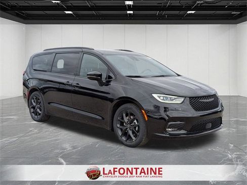 New 2026 Chrysler Pacifica Select w/ S Appearance Package image 7