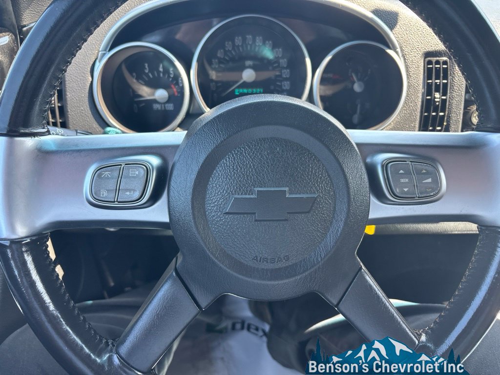 Used 2004 Chevrolet SSR w/ Preferred Equipment Group RWD image 16