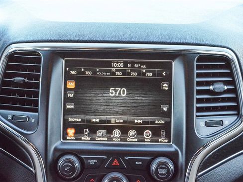 Used 2017 Jeep Grand Cherokee Limited w/ Trailer Tow Group IV image 9