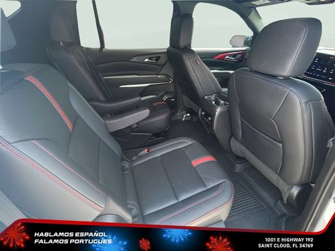 Used 2024 Chevrolet Traverse RS AWD/4WD image 25