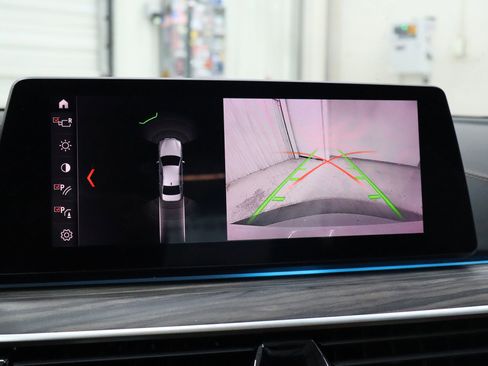 Used 2019 BMW 540i w/ M Sport Package image 25