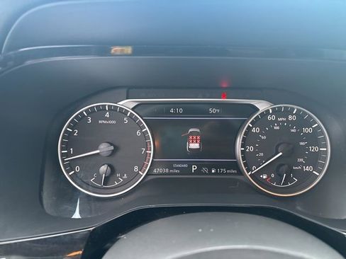 Used 2023 Nissan Pathfinder SL image 14