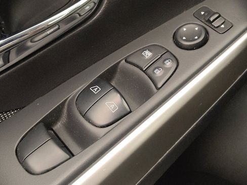 Used 2019 Nissan Kicks SV image 27