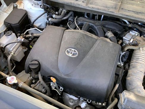 Used 2021 Toyota Highlander XLE image 35