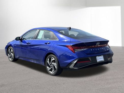 Used 2025 Hyundai Elantra Limited FWD image 31