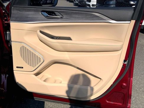 Certified 2023 Jeep Grand Cherokee L Limited w/ Black Appearance Package AWD/4WD image 22