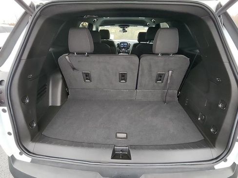 Used 2023 Chevrolet Traverse LT image 28