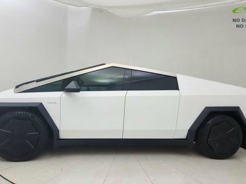 Used 2024 Tesla Cybertruck AWD Crew Cab image 3
