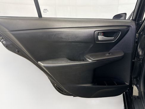 Used 2016 Toyota Camry SE image 24