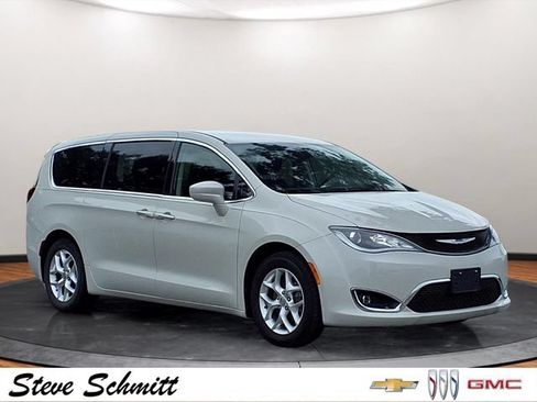 Used 2020 Chrysler Pacifica Touring w/ Tire & Wheel Group FWD image 26