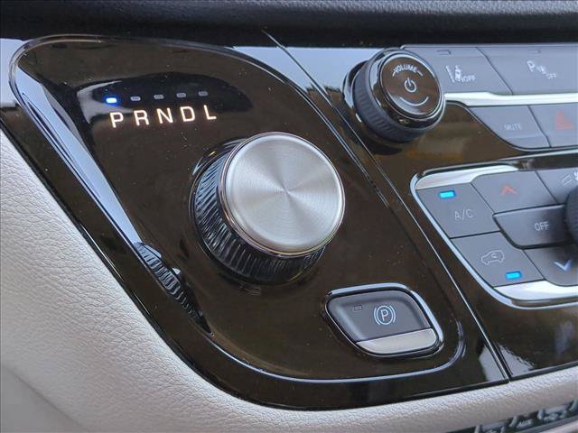Used 2024 Chrysler Pacifica Limited FWD image 12
