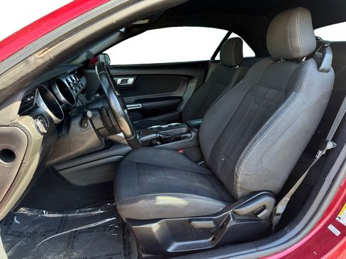 Used 2019 Ford Mustang Convertible RWD image 9