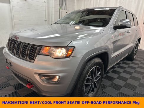 Used 2019 Jeep Grand Cherokee Trailhawk image 1