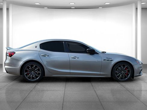 Used 2022 Maserati Ghibli Modena Q4 AWD/4WD image 8