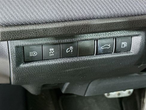 Used 2025 Toyota Camry SE w/ Convenience Package image 17