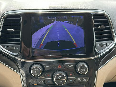Used 2019 Jeep Grand Cherokee Limited AWD/4WD image 20