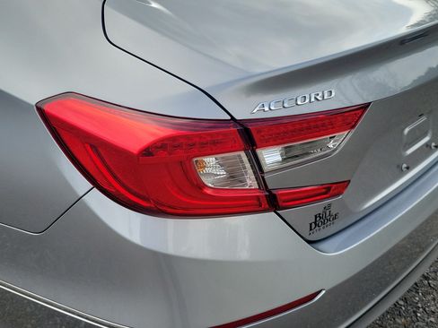 Used 2018 Honda Accord EX image 11