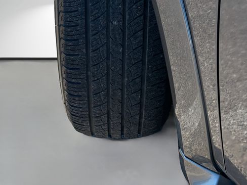 Used 2023 Nissan Armada SL w/ Captain's Chairs Package image 43