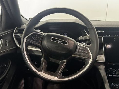 Used 2024 Jeep Grand Cherokee Limited w/ Luxury Tech Group II AWD/4WD image 5